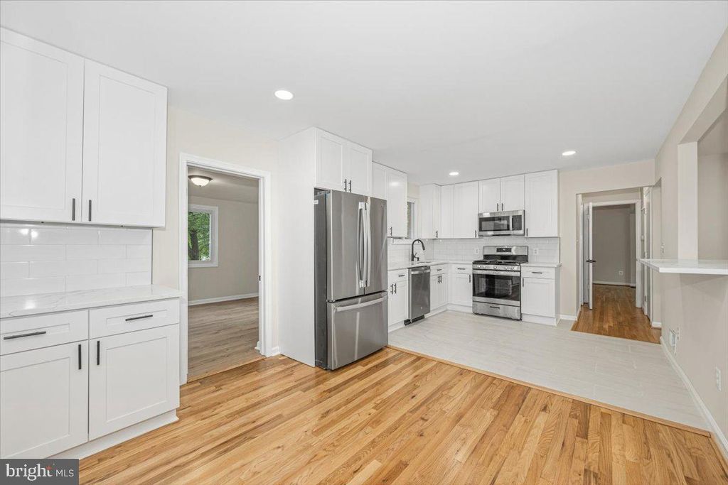 8624 PARLIAMENT DR, Springfield, VA 22151