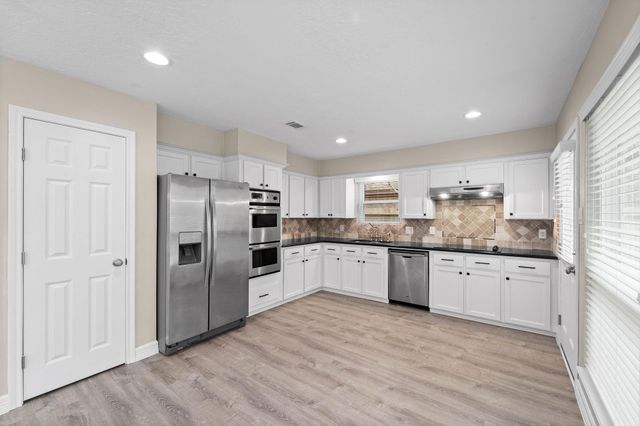 2007 Longstraw Place, The Woodlands, TX 77380