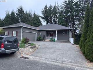 723 N 8TH Loop, Coos Bay, OR 97420