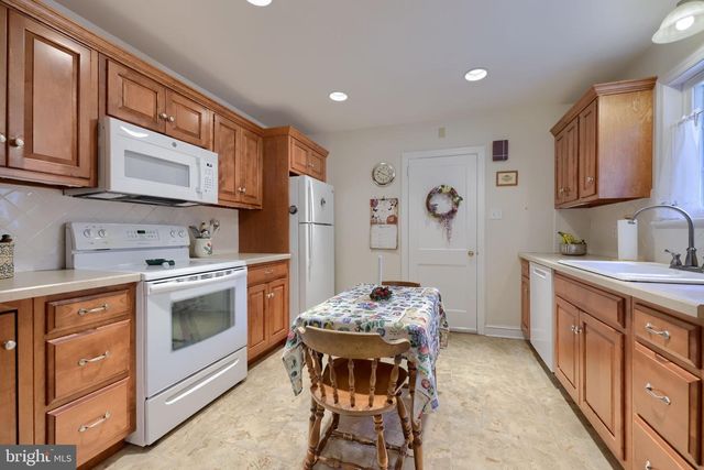 2576 GRAYSTONE RD, East Petersburg, PA 17520