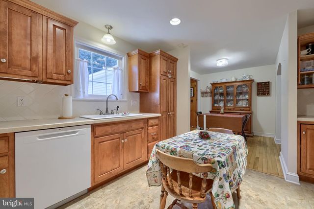 2576 GRAYSTONE RD, East Petersburg, PA 17520