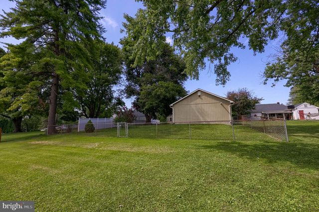 2576 GRAYSTONE RD, East Petersburg, PA 17520