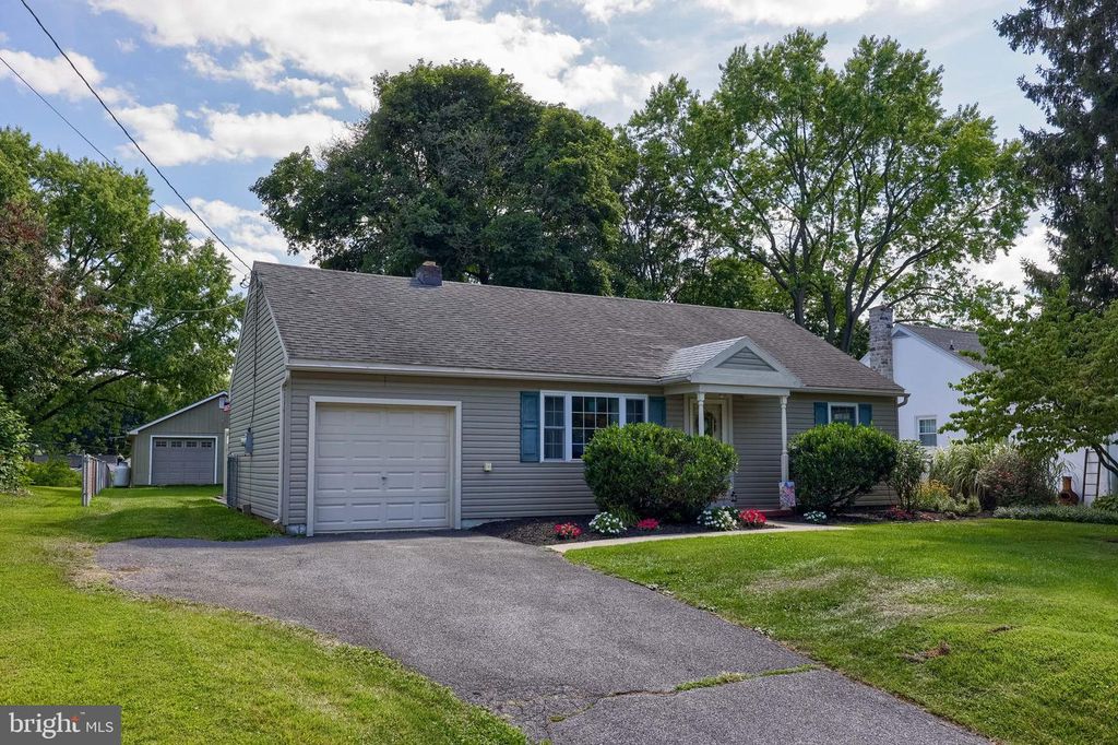 2576 GRAYSTONE RD, East Petersburg, PA 17520