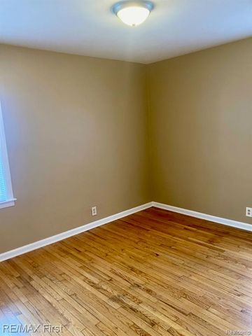 23471 Rensselaer Street, Oak Park, MI 48237