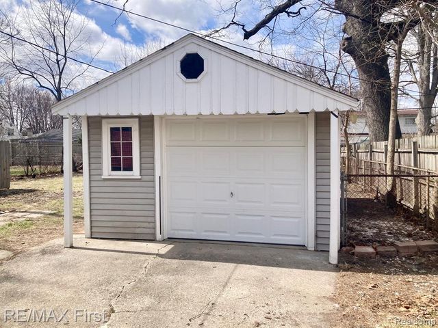23471 Rensselaer Street, Oak Park, MI 48237