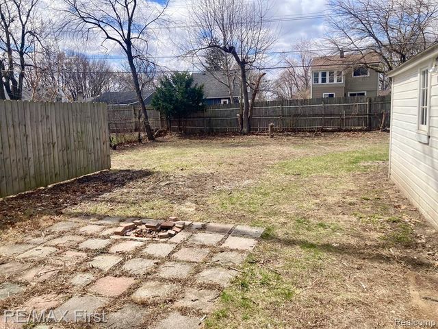 23471 Rensselaer Street, Oak Park, MI 48237