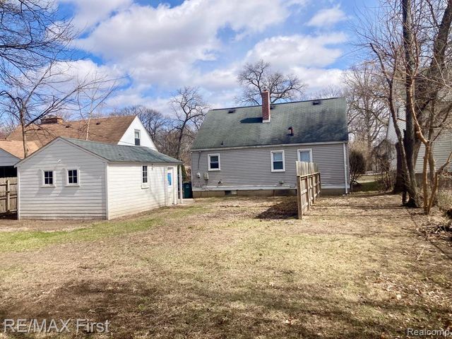 23471 Rensselaer Street, Oak Park, MI 48237