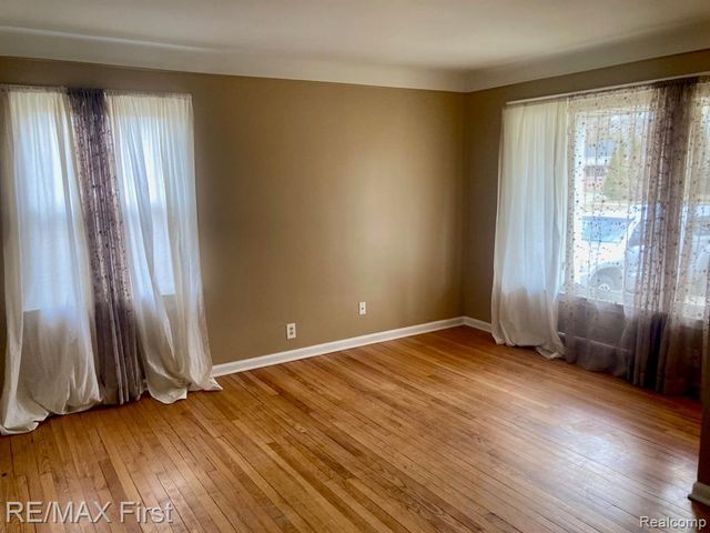 23471 Rensselaer Street, Oak Park, MI 48237