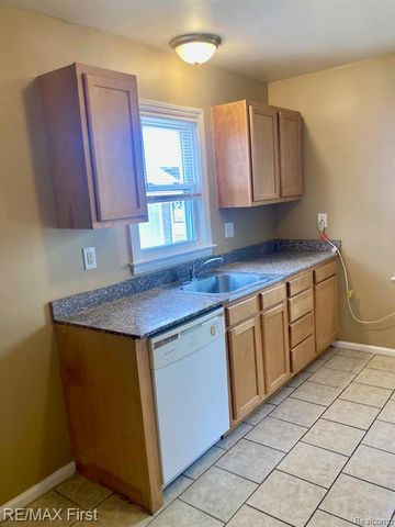 23471 Rensselaer Street, Oak Park, MI 48237