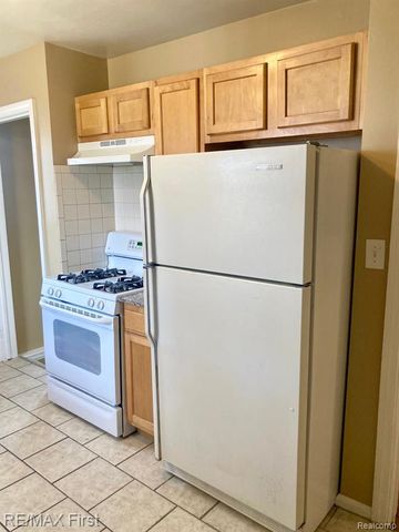 23471 Rensselaer Street, Oak Park, MI 48237