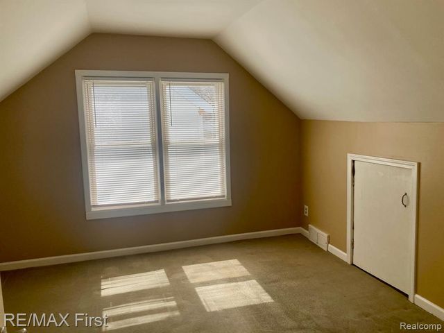 23471 Rensselaer Street, Oak Park, MI 48237