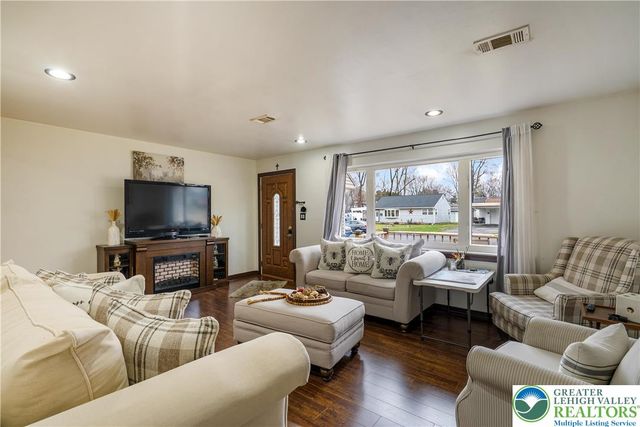 2912 Diamond Avenue, Allentown City, PA 18103