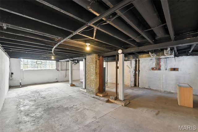 5325 Gilson, St Louis, MO 63116
