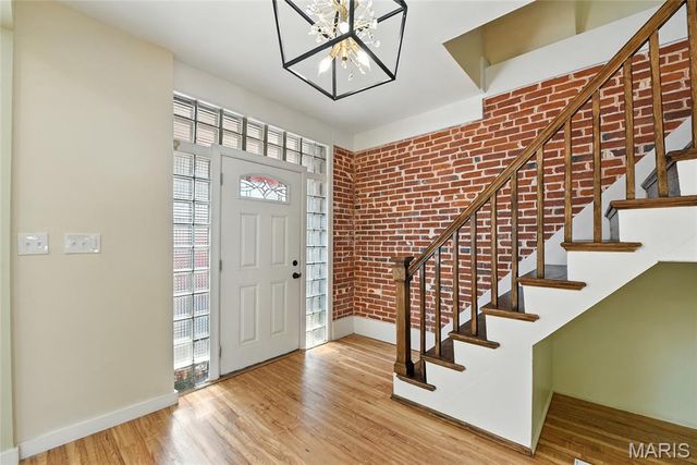 5325 Gilson, St Louis, MO 63116