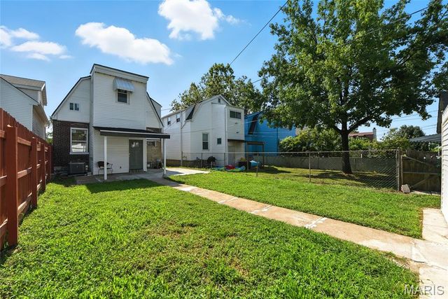 5325 Gilson, St Louis, MO 63116