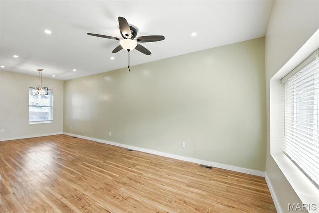 5325 Gilson, St Louis, MO 63116