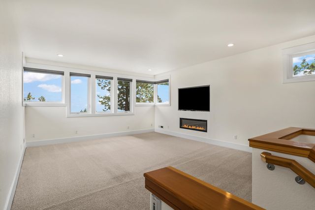 3160 NW Colonial Drive, Bend, OR 97703