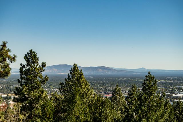 3160 NW Colonial Drive, Bend, OR 97703
