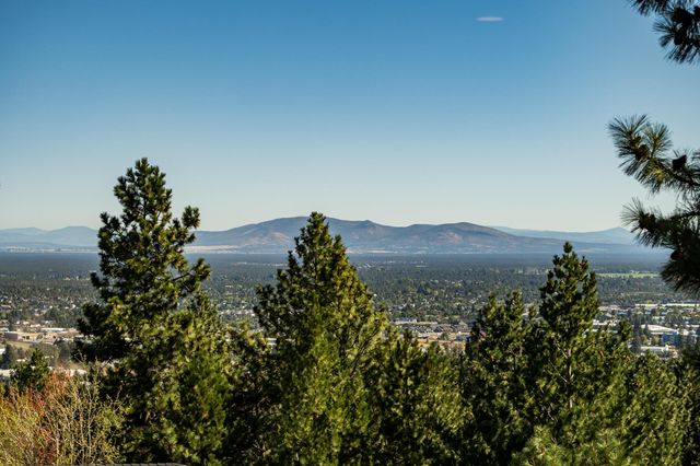 3160 NW Colonial Drive, Bend, OR 97703