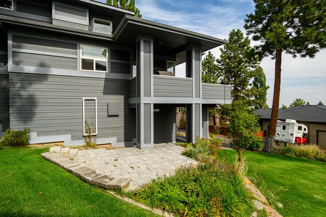 3160 NW Colonial Drive, Bend, OR 97703