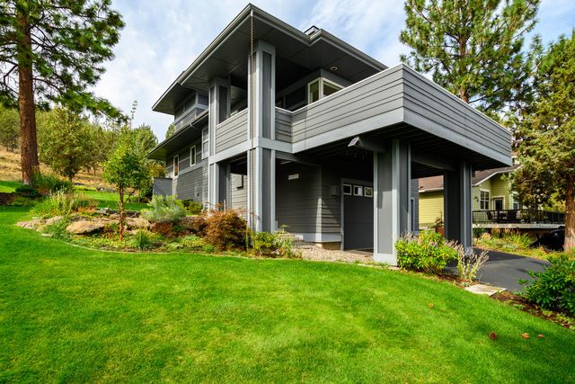 3160 NW Colonial Drive, Bend, OR 97703