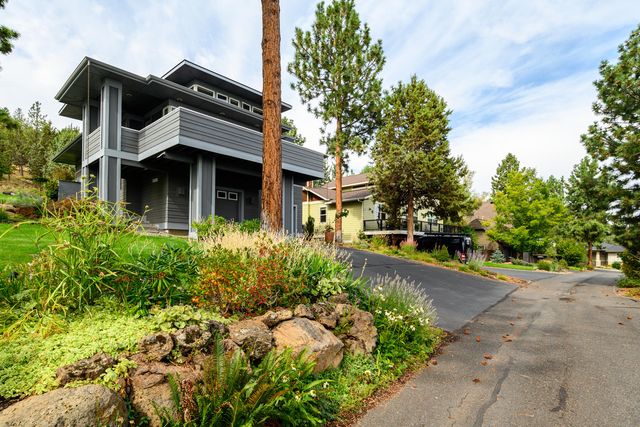 3160 NW Colonial Drive, Bend, OR 97703