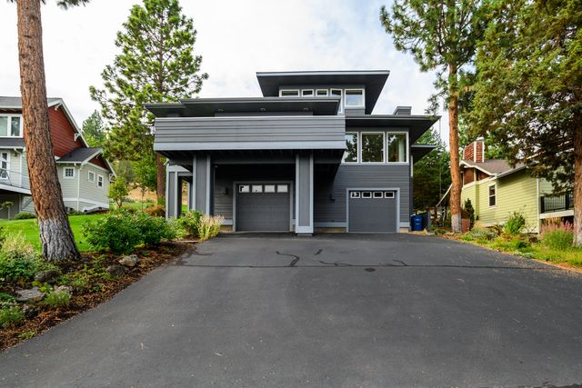 3160 NW Colonial Drive, Bend, OR 97703