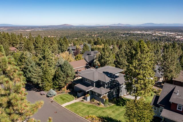 3160 NW Colonial Drive, Bend, OR 97703