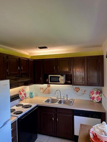 16 Vista Palm Lane 205, Vero Beach, FL 32962