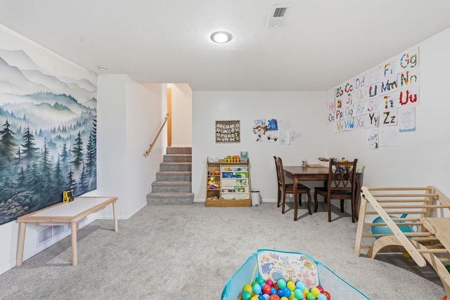 1907 W TONI RAE Dr, Spokane, WA 99218