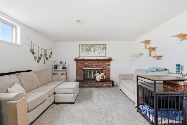 1907 W TONI RAE Dr, Spokane, WA 99218
