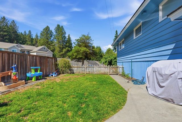 1907 W TONI RAE Dr, Spokane, WA 99218