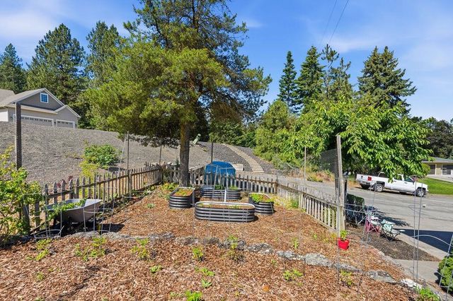 1907 W TONI RAE Dr, Spokane, WA 99218