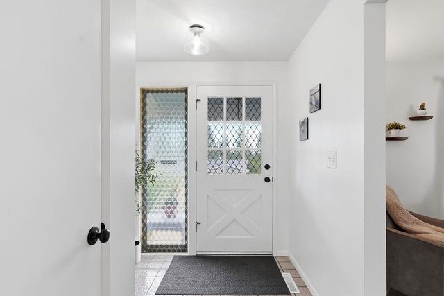 1907 W TONI RAE Dr, Spokane, WA 99218
