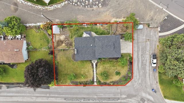 1907 W TONI RAE Dr, Spokane, WA 99218