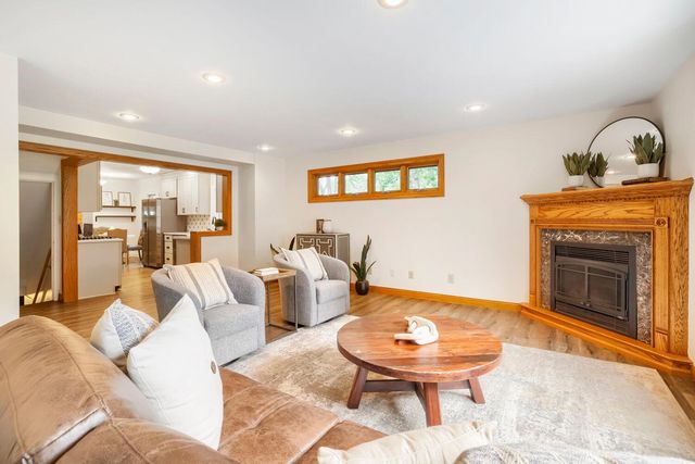 3019 W Old Shakopee Road W, Bloomington, MN 55431