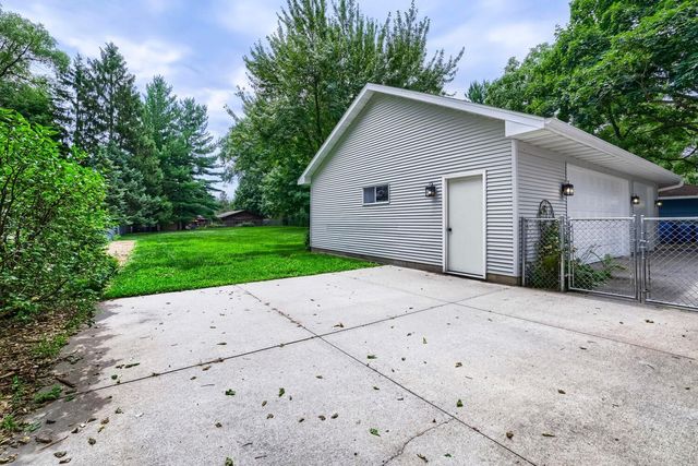 3019 W Old Shakopee Road W, Bloomington, MN 55431