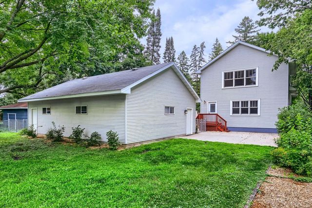 3019 W Old Shakopee Road W, Bloomington, MN 55431