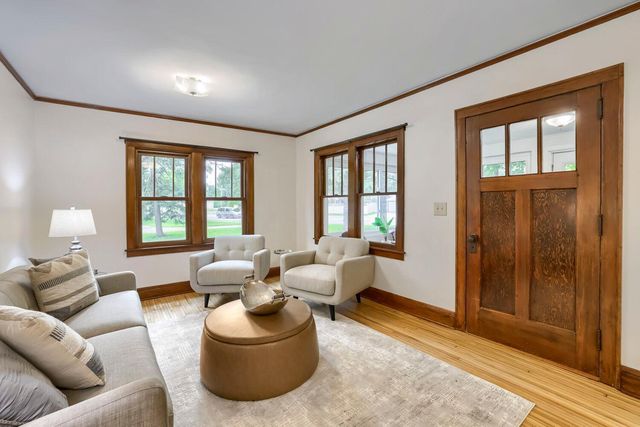 3019 W Old Shakopee Road W, Bloomington, MN 55431
