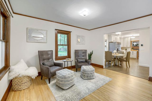 3019 W Old Shakopee Road W, Bloomington, MN 55431