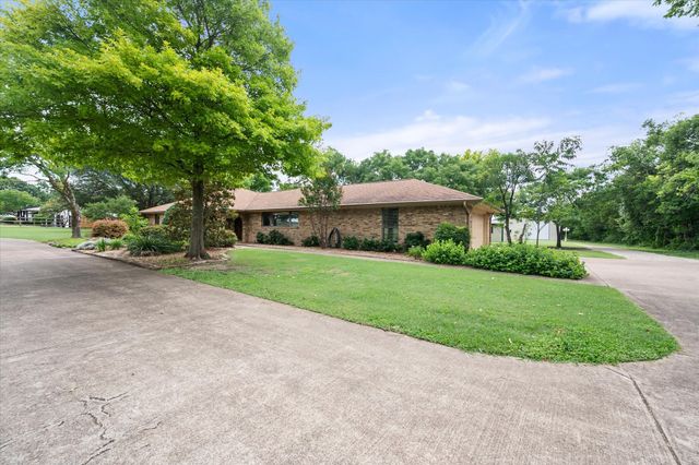 1328 Bear Creek Road, Cedar Hill, TX 75104
