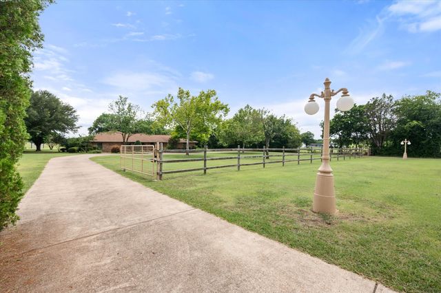 1328 Bear Creek Road, Cedar Hill, TX 75104