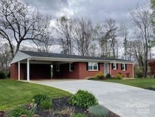 124 Hope Avenue, Hudson, NC 28638