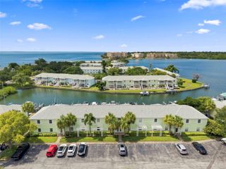 5023 STARFISH DRIVE SE E, St Petersburg, FL 33705