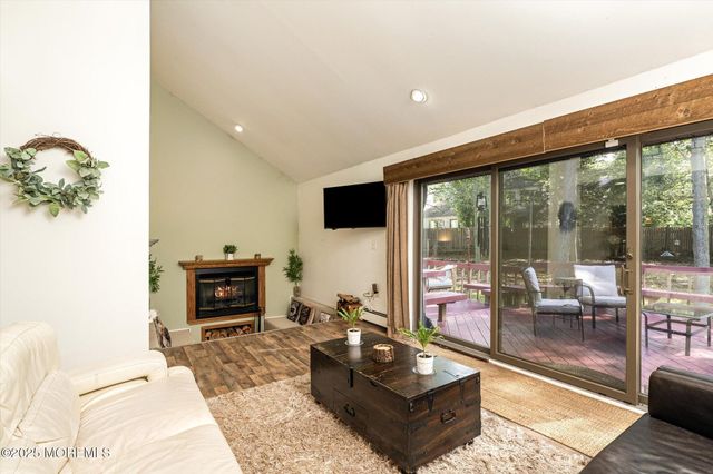 619 Hanover Drive, Wrightstown, NJ 08562