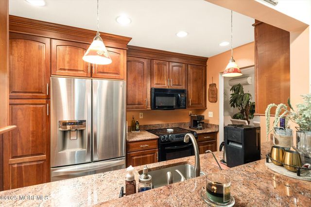 619 Hanover Drive, Wrightstown, NJ 08562