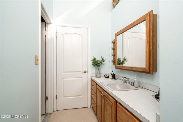 619 Hanover Drive, Wrightstown, NJ 08562