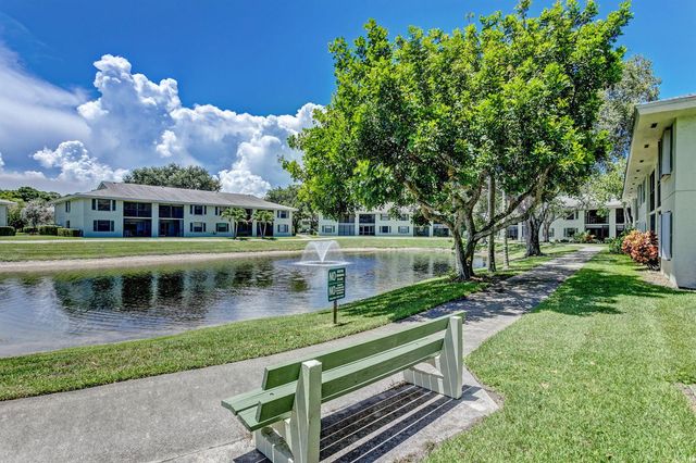 601 Sabal Ridge Circle A, Palm Beach Gardens, FL 33418