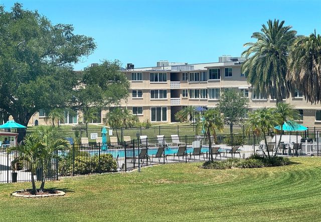 5080 LOCUST STREET NE 219, St Petersburg, FL 33703