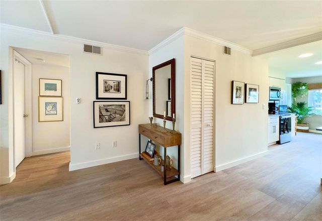 5080 LOCUST STREET NE 219, St Petersburg, FL 33703